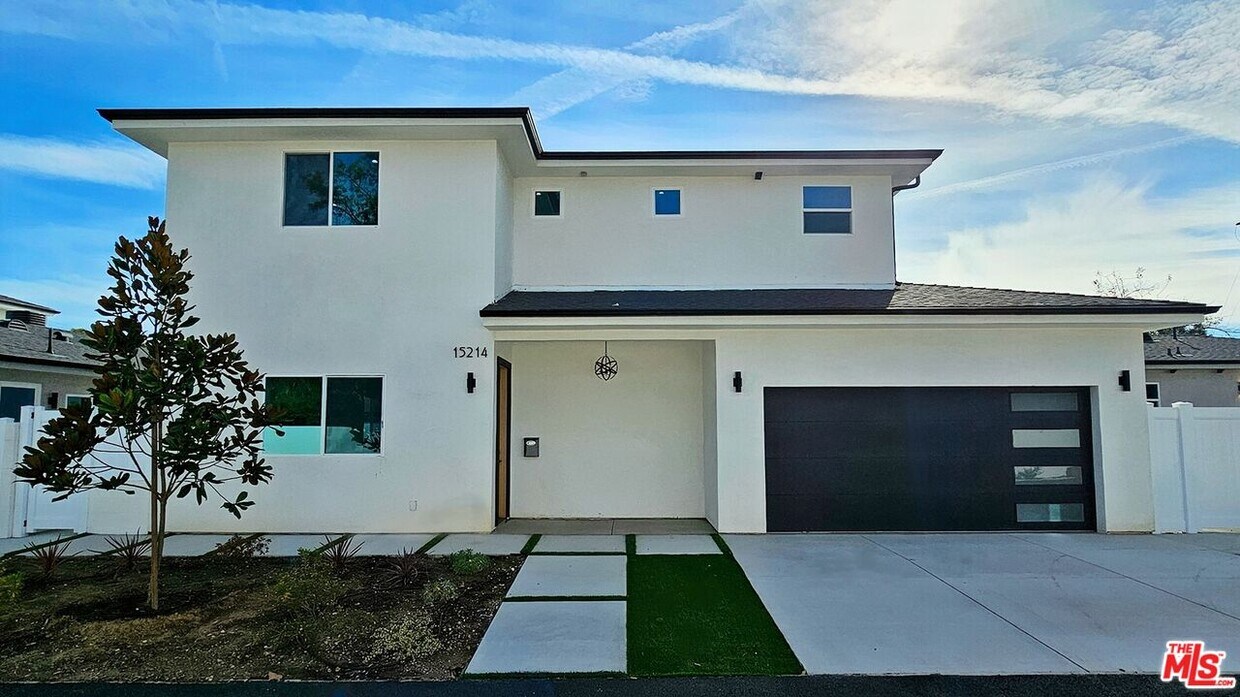 Foto principal - 15214 W Holyland Dr