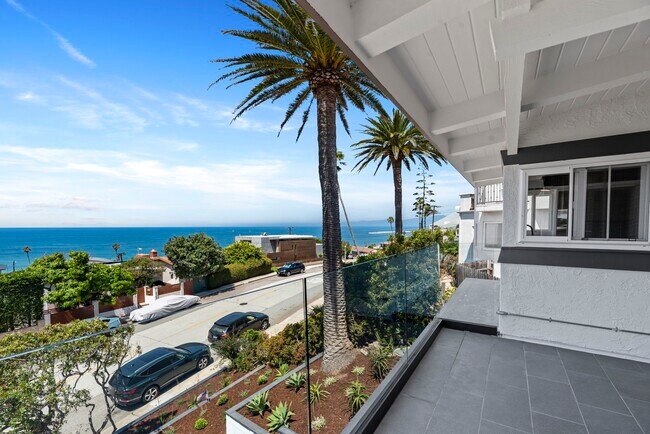 Foto del edificio - 7512 Rindge Ave