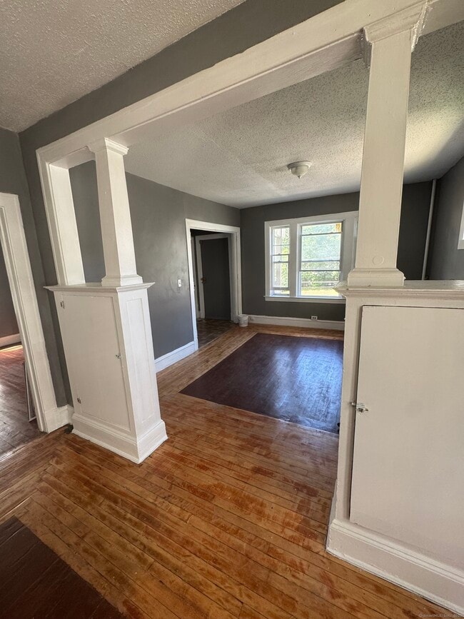Building Photo - 494 Edgewood St