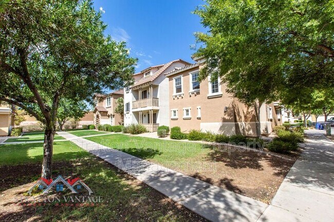 Foto del edificio - 4340 E Jasper Dr