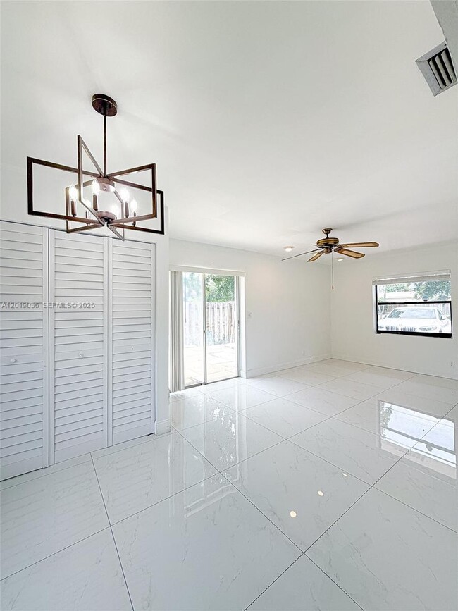 Foto del edificio - 240 NW 36th St