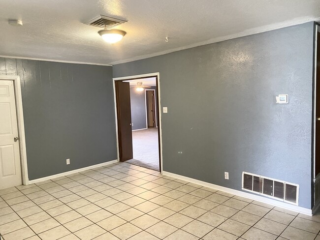 Building Photo - 1030 S 18th St