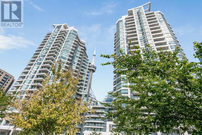 Photo du bâtiment - 801-228 QUEENS Quay