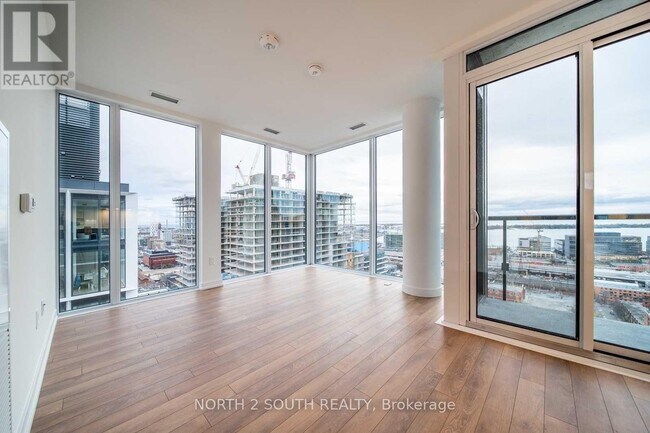 Building Photo - 158 Front St E