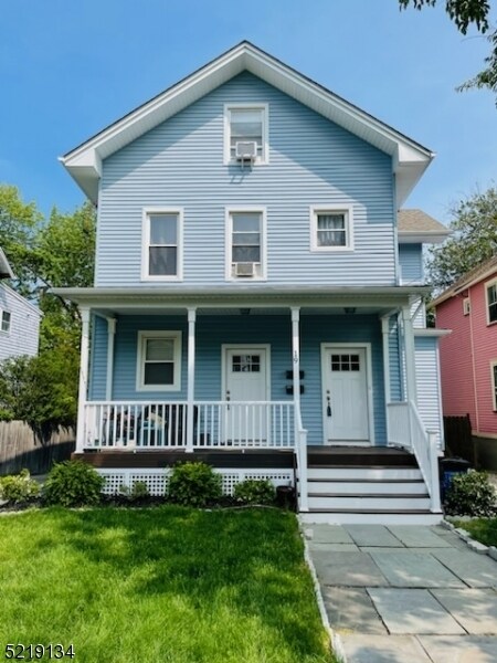 Primary Photo - 19 St Lukes Pl