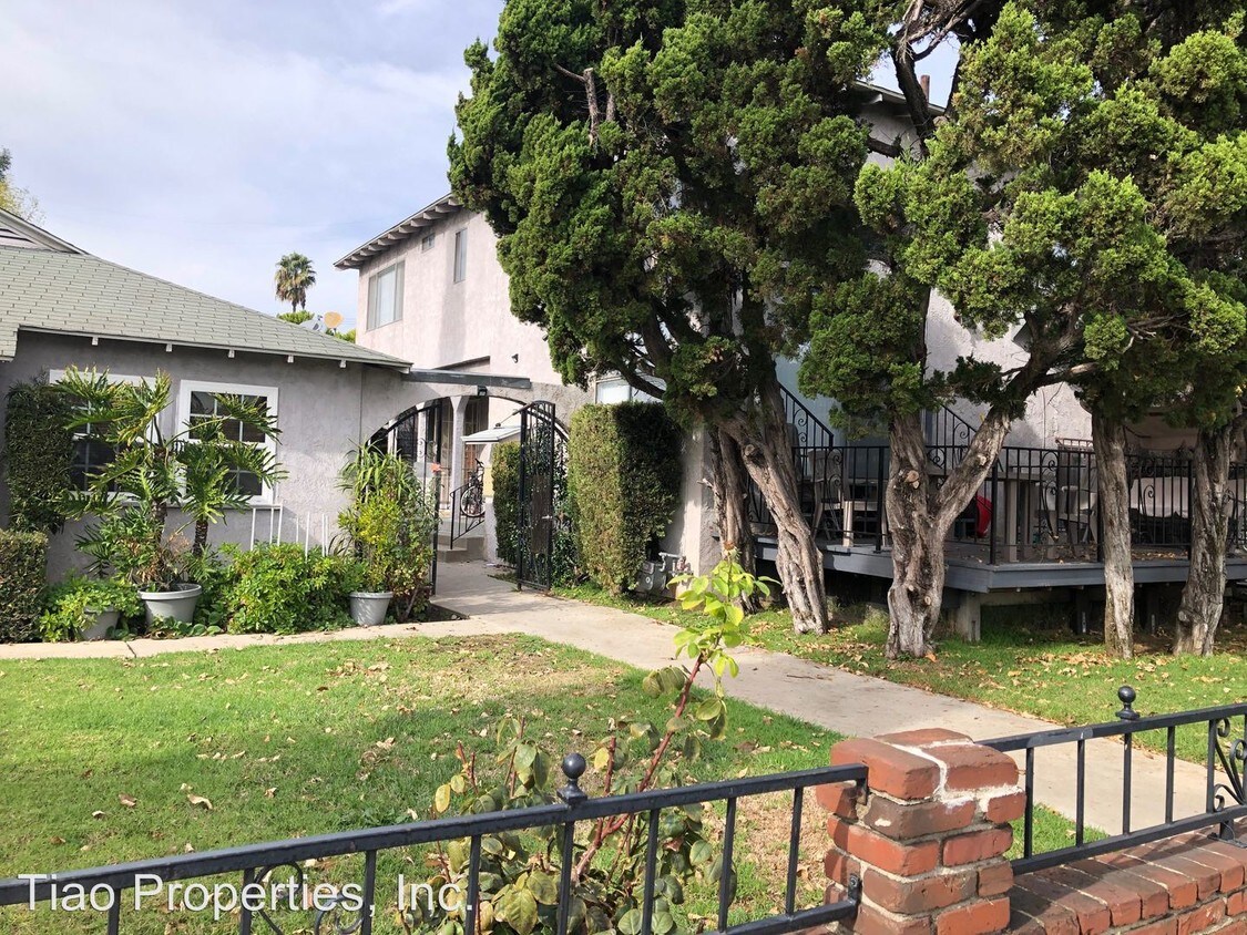 Foto principal - 5541-5555 Woodman Ave