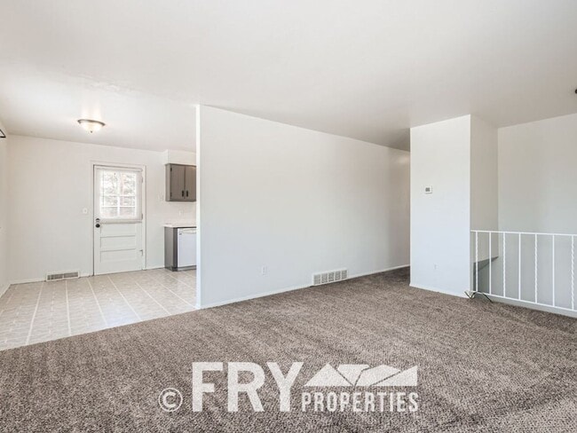 Building Photo - 3bed/1bath Half Duplex in Westminster