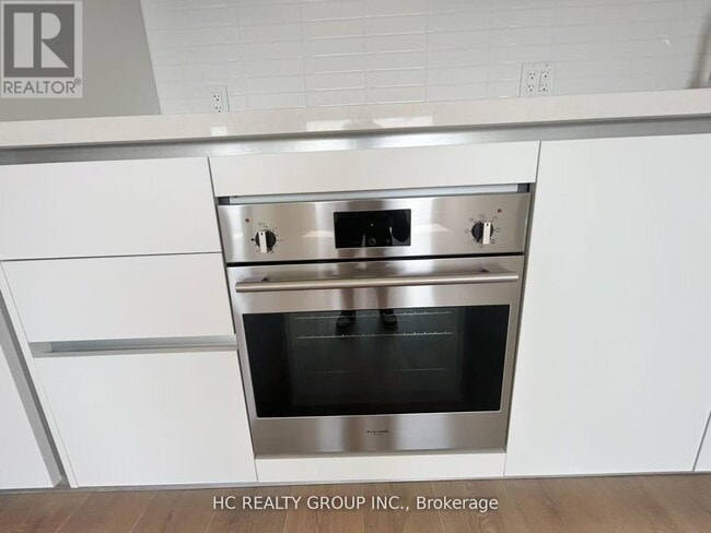 Photo du bâtiment - 4015 The Exchange