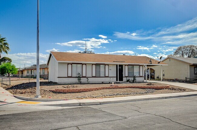 Foto del edificio - SINGLE-STORY HOME | HUGE BACKYARD + XL POWERED STORAGE SHED | NORTH LAS VEGAS