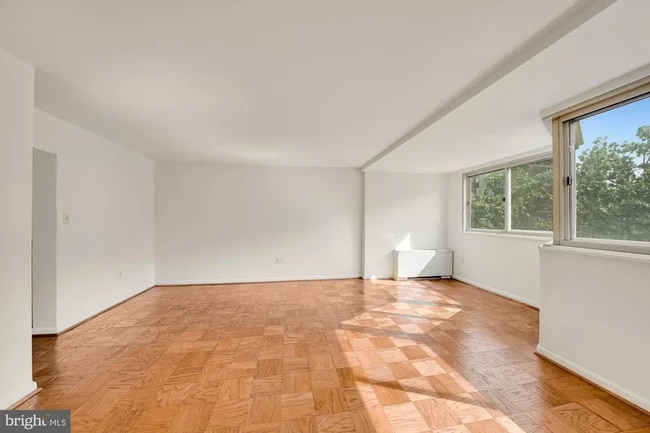 Building Photo - 922 24th St NW