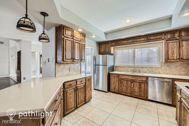 Building Photo - 4 br, 3.5 bath House - 6009 Amberwood Cour...