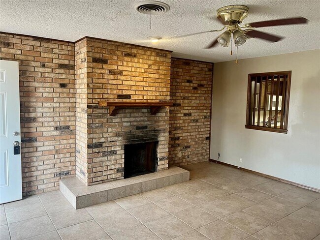 Foto del edificio - 1344 Meadow Ln