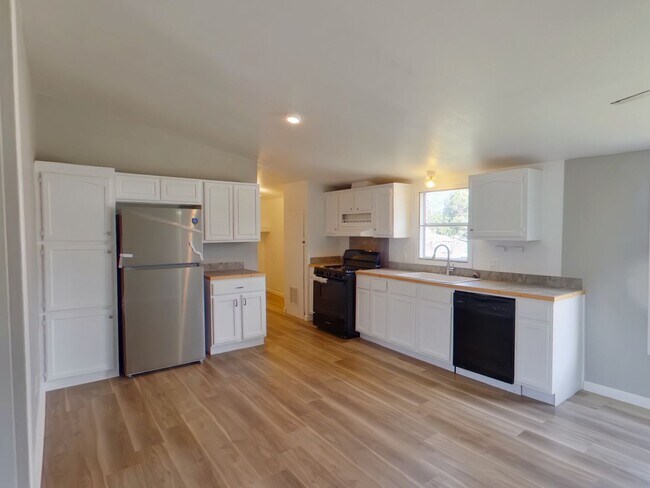 Foto del edificio - 2320 E MacArthur Rd