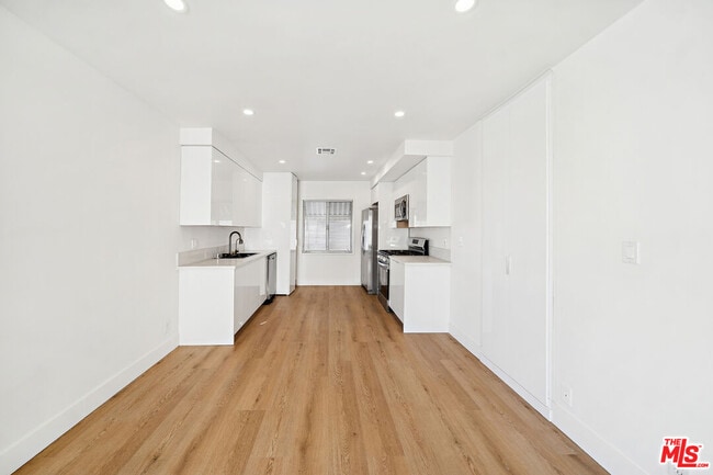 Foto del edificio - 919 S Sherbourne Dr