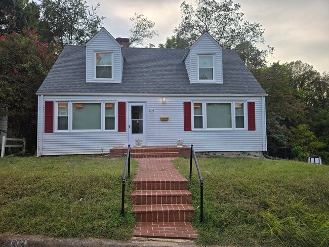Building Photo - 2139 Baxter St