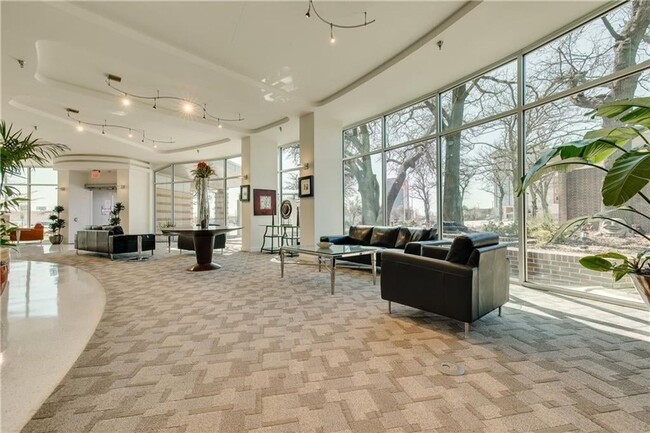 Building Photo - Luxury 2 Bed 2.5 Bath Condo in Central OKC