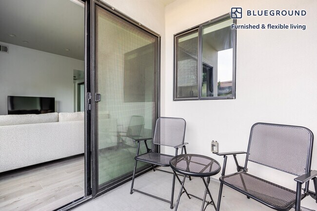 Foto del edificio - 4227 McLaughlin Ave