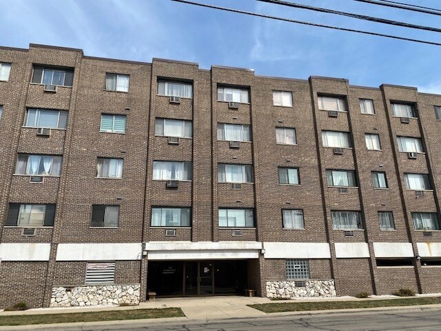 Primary Photo - 7650 W Altgeld St