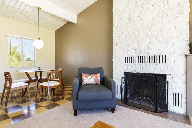 Foto del edificio - Cozy 2 bed/1 Bath house-UNFURNISHED **