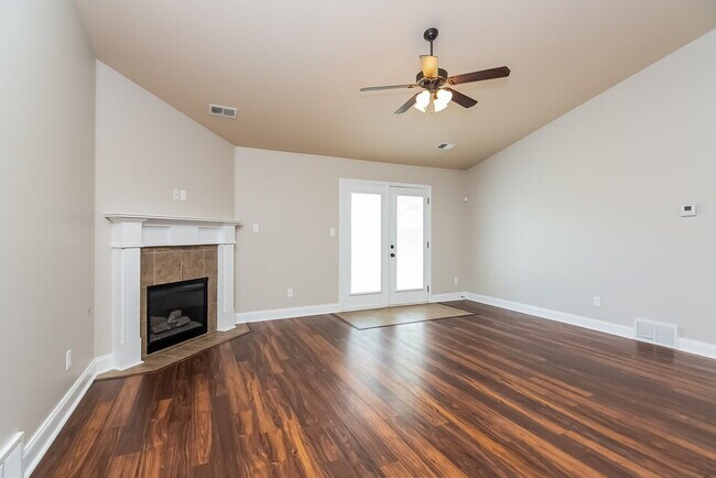 Building Photo - 2851 S Hartland