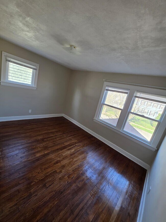 Foto del edificio - 2048 Rossmoor Rd