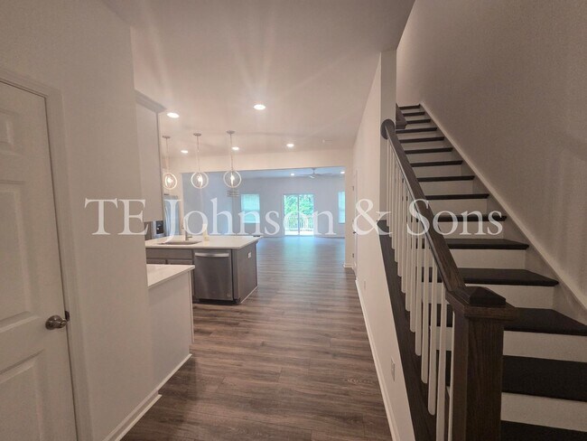 Foto del edificio - 223 Latrobe Ln