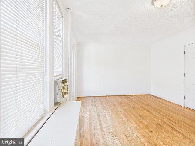 Foto del edificio - 205 E 33rd St