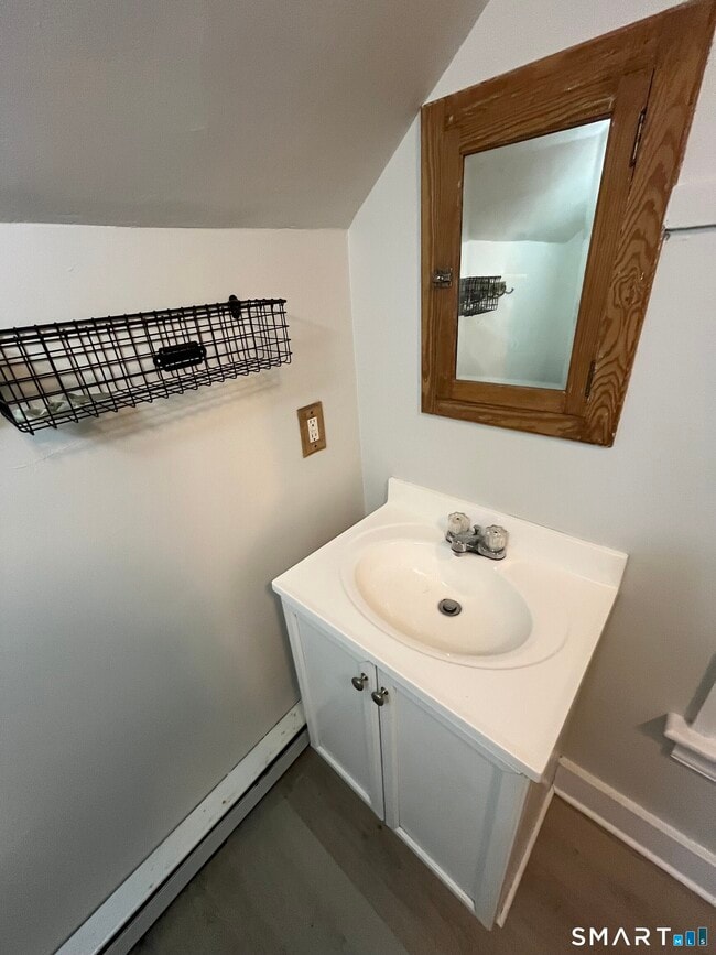 Building Photo - 53 Roosevelt Ave