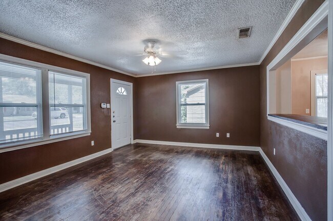 Foto del edificio - Pre-leasing for July!