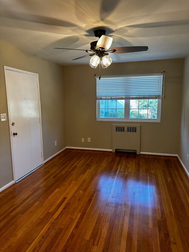 Living Room - 100 Lewis Dr