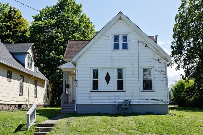 Building Photo - 257 Alphonse St,