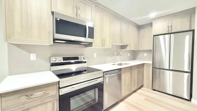 Photo du bâtiment - 482 Edgemont Dr NW