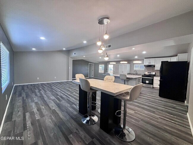 Foto del edificio - 14741 Bocalusa Ave