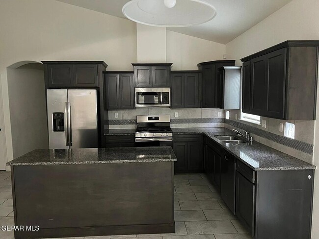 Foto del edificio - 546 Oilfield Dr