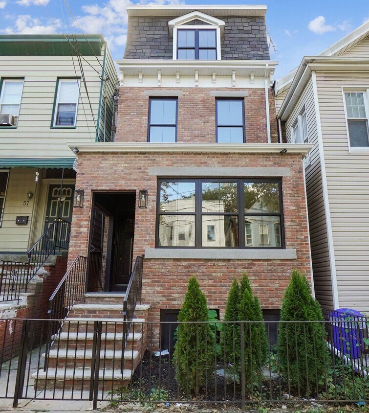 Primary Photo - 59 Gardner Ave