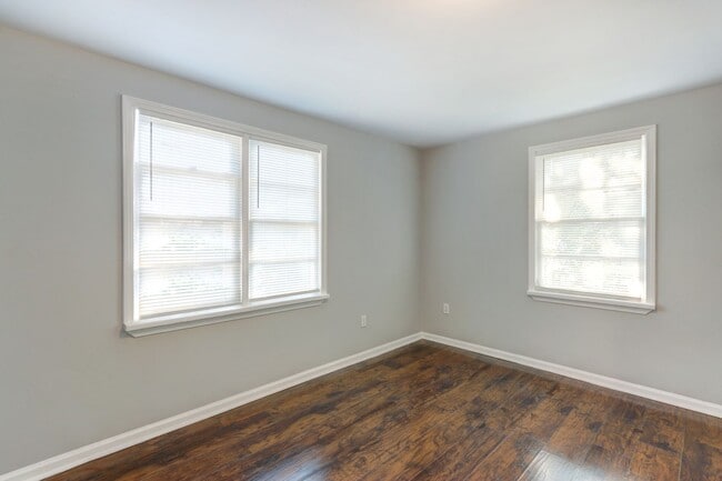 Building Photo - 2215