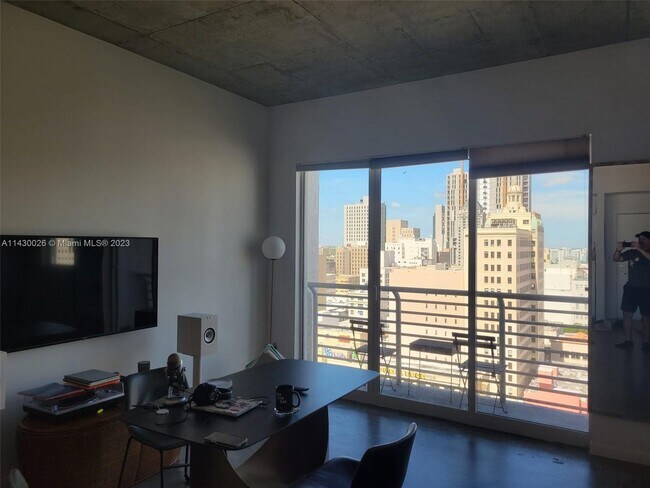 Foto del edificio - 133 NE 2nd Ave