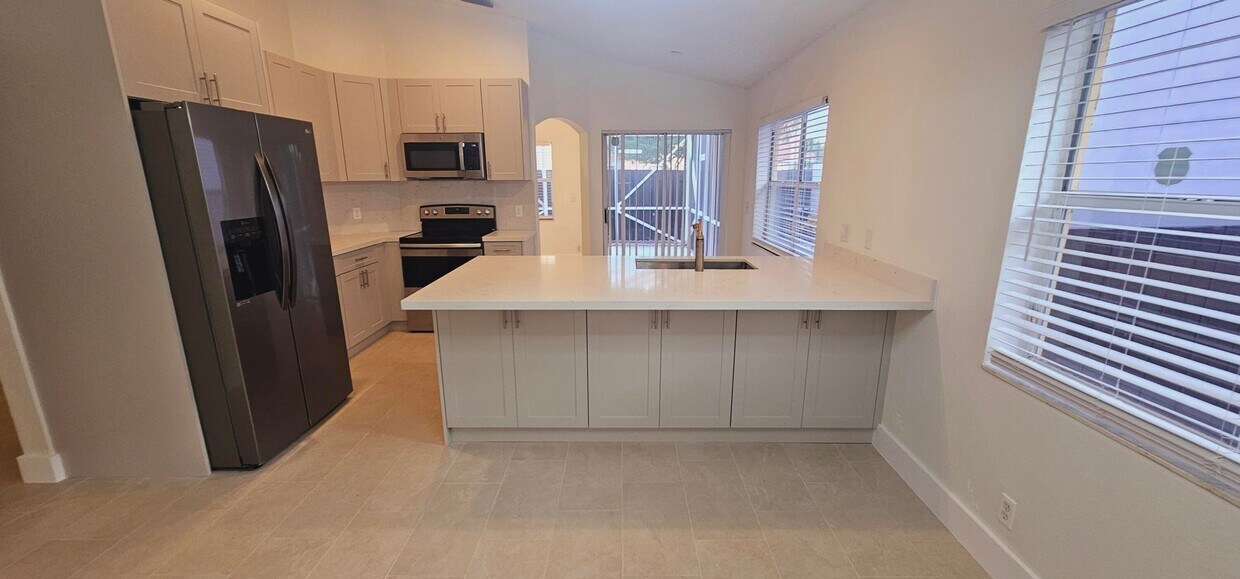 Building Photo - 10780 Cypress Lake Ter