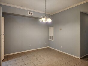 Building Photo - 2255 Braeswood Park Dr
