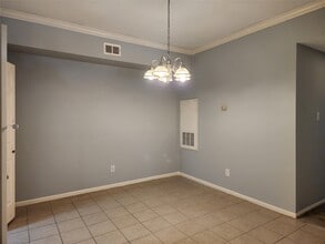 Building Photo - 2255 Braeswood Park Dr