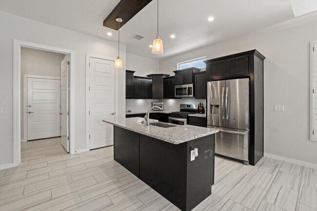Building Photo - 2845 Tierra Oasis St