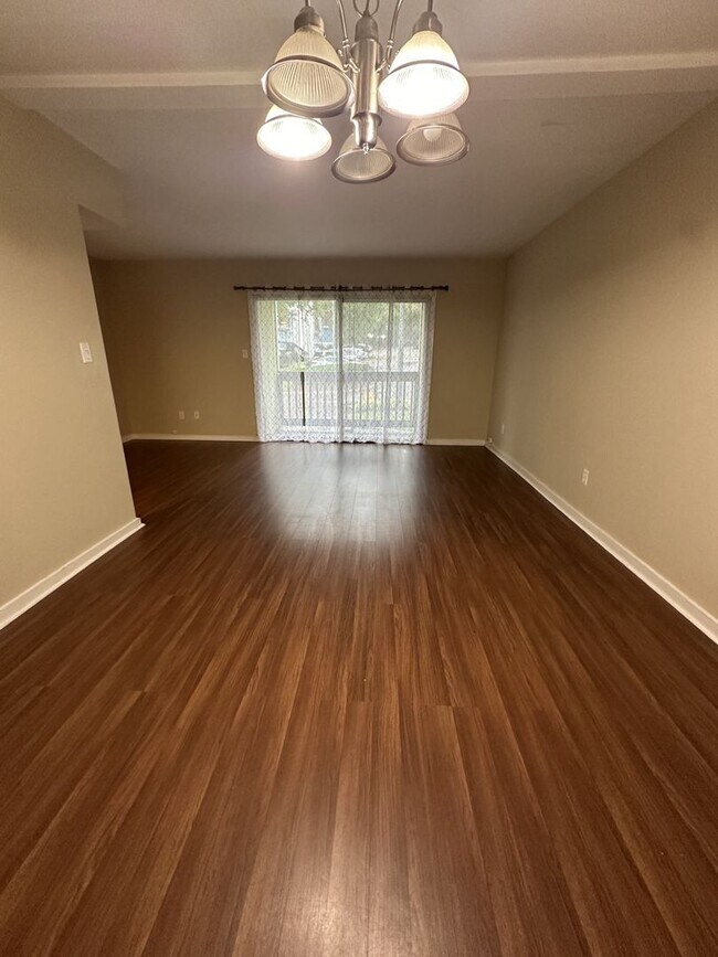 Foto del edificio - 2 bd 1.5 ba Townhome