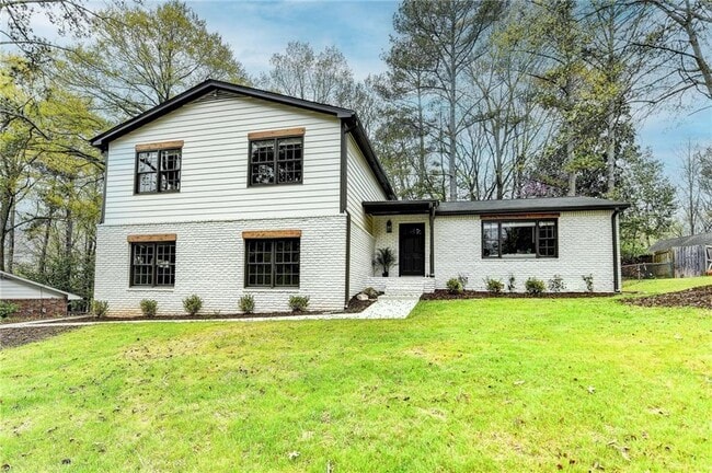 Building Photo - 1450 Cedarhurst Dr