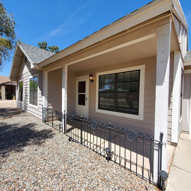 Building Photo - Adorable 3-Bedroom Home on a Huge Corner L...