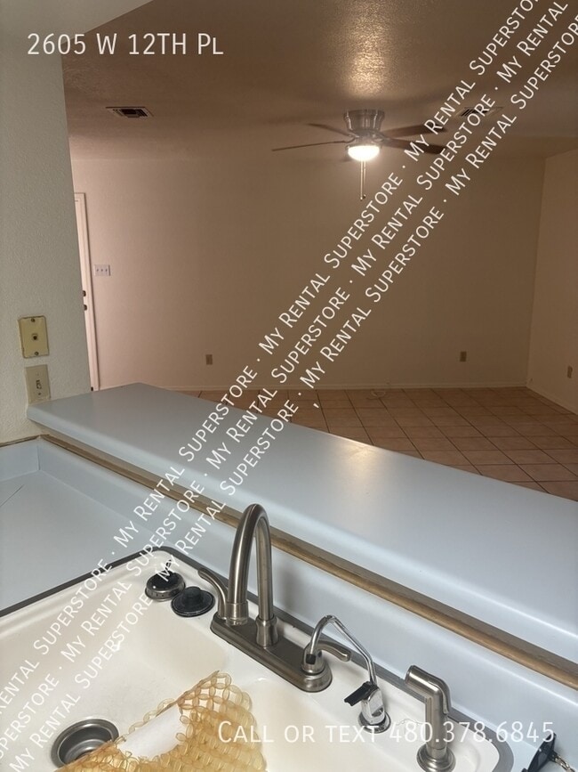 Foto del edificio - 2605 W 12th Pl