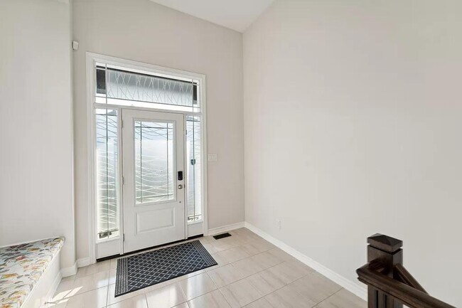 Building Photo - 40 Solaris Dr