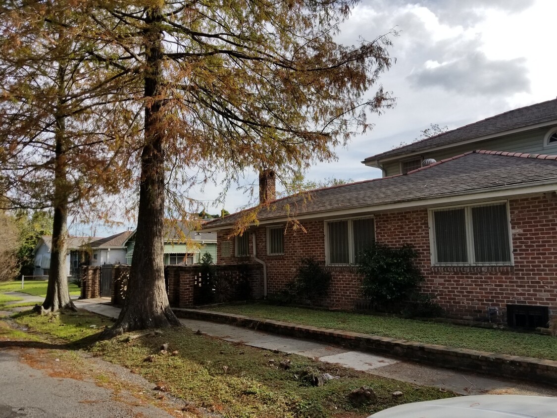 Primary Photo - 9141 Dixon St