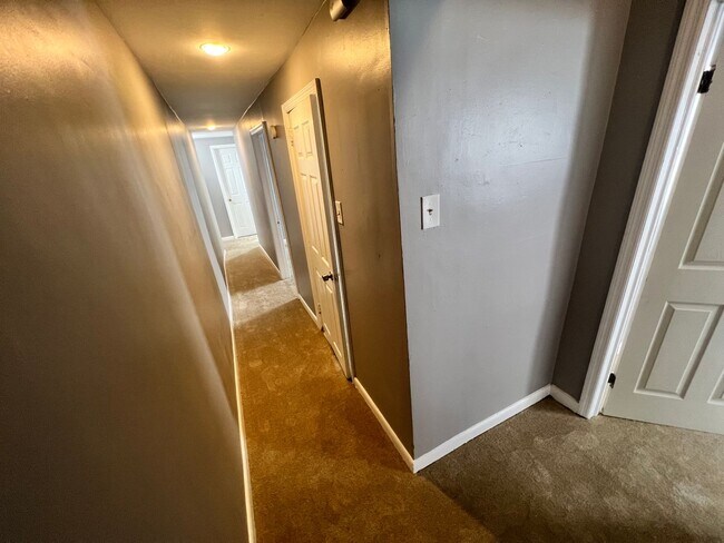 Building Photo - Remodeled 4 Bedroom 2 Bath Remodel in Over...