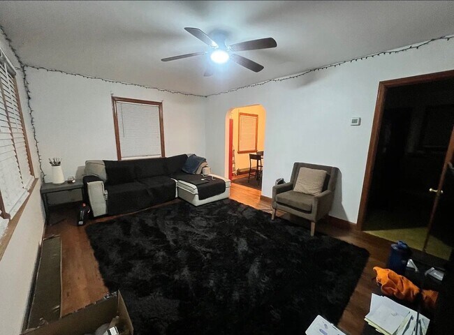 Foto del edificio - 255 Waite Ave