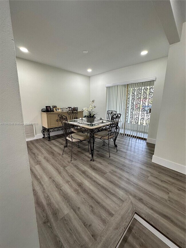Foto del edificio - 5300 Madison St